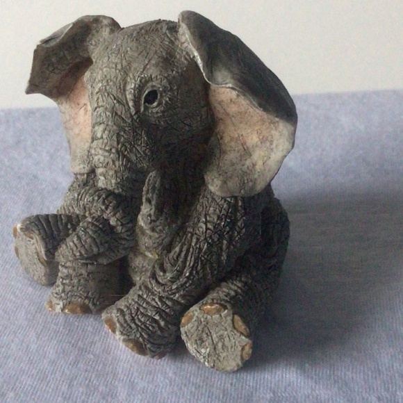 Tuskers Collectible 1996 Elephant Figurine - Picture 1 of 6